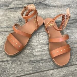 NWT report shoes size 6 brown sandal